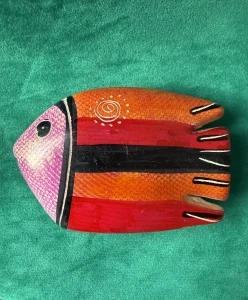 Pesce rosso scolpito in pietra ollare - oggetto decorativo