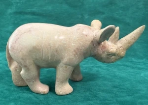 Milano, Soprammobili - animali scolpiti in pietra
