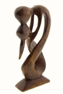 Statua amorosa bacio, scultura in legno 10 cm - artigiani del legno
