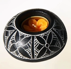 Portacandele tondo in terracotta con candelina fiore