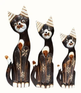 Tris di Gatti Grandi in Legno – Decorazione Protettiva