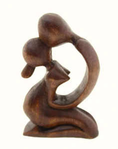 Statua legno uomo donna bacio - Creazioni artigianali