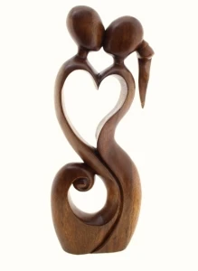 Statuine Romantiche in Legno Intagliato a Mano | Sculture Artigianali Indonesiane
