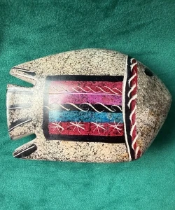 Pesce in Pietra Ollare Colorato – Scultura Artigianale soprammobile